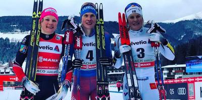 Наталья Матвеева (в центре)